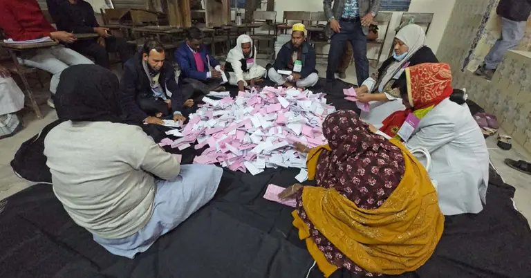 চলছে গণনার কাজ